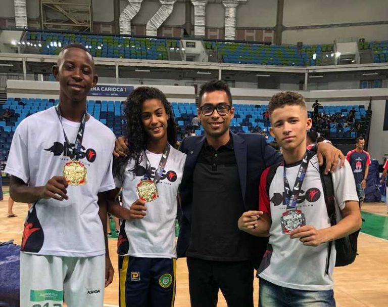 Jovens lutadores de Itaboraí se classificam para campeonato nos Estados Unidos