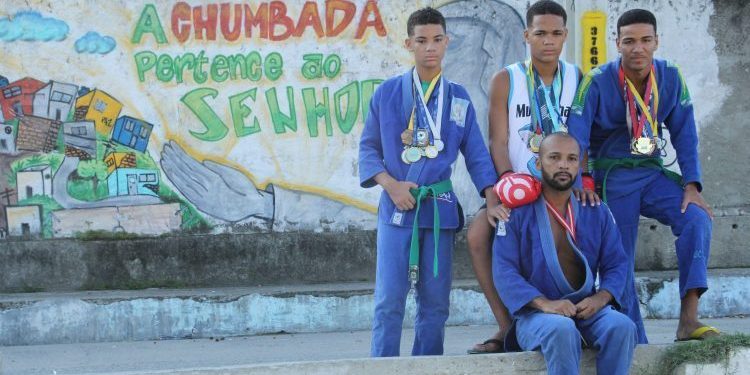 Tal pai, tal filhos: Família de comunidade de São Gonçalo vence desafios diários e se destaca no esporte