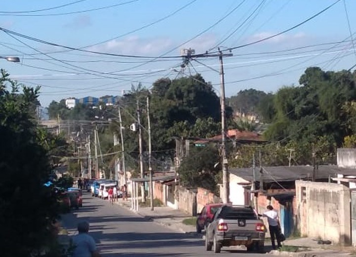 Idoso morre após ser atingido por bala perdida na porta de casa em São Gonçalo