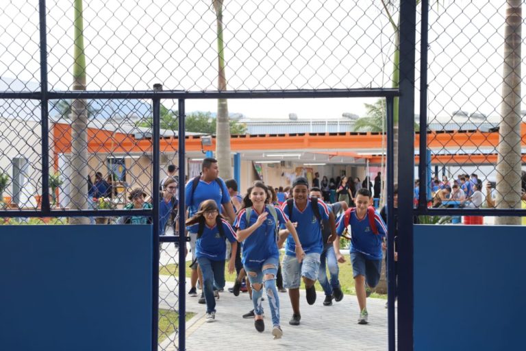 Maricá tem nova quadra poliesportiva e escola revitalizada em Inoã