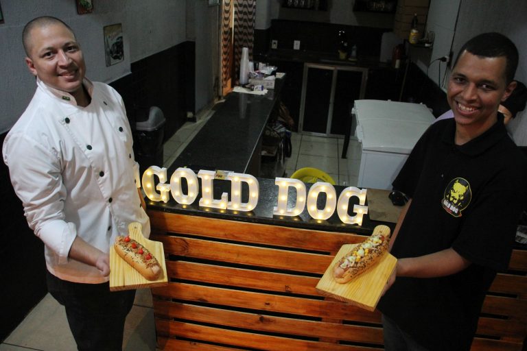 Anitta, Marília Mendonça e outros famosos experimentam hot-dog de São Gonçalo