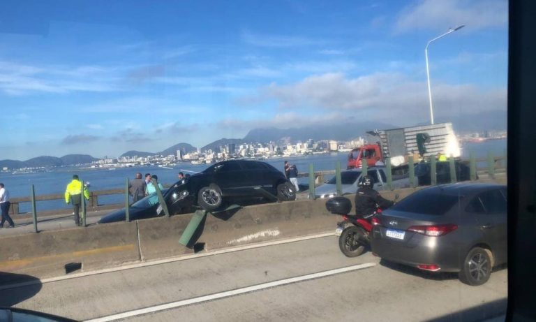 Acidente complica trânsito na Ponte Rio-Niterói nesta quarta (7)