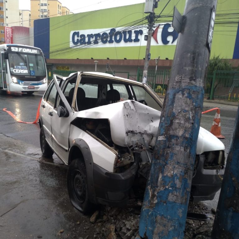 Caos, trânsito e falta de energia elétrica após acidente no Alcântara, em São Gonçalo