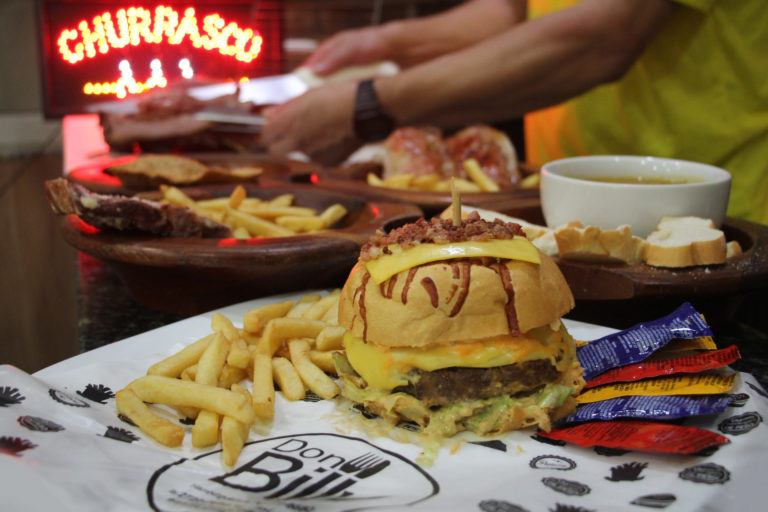 Empresário inova e transforma estabelecimento em restaurante-hamburgueria em Niterói