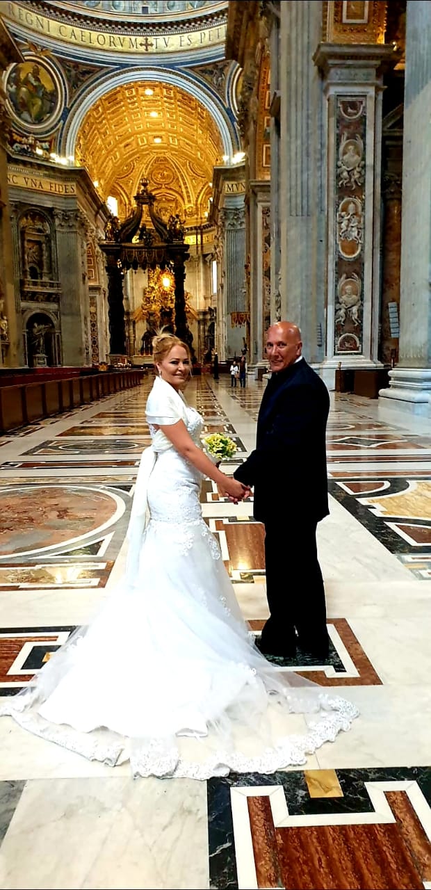 Moradora de São Gonçalo se casa no Vaticano e é abençoada pessoalmente pelo Papa