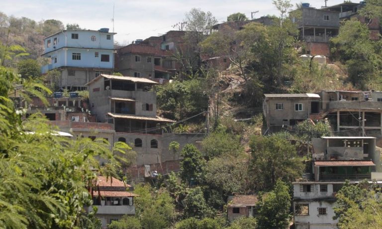 Após morte de militar, PM faz operação em comunidades de Niterói