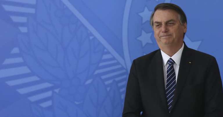 Bolsonaro participa de encerramento de cursos da Polícia Federal