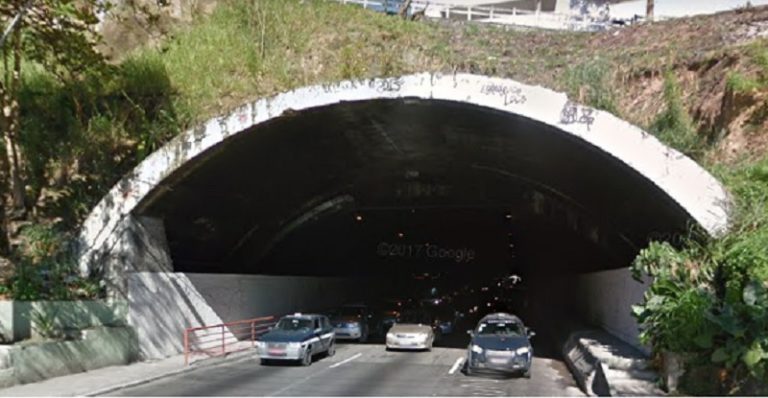 Acidente grave no túnel Raul Veiga deixa trânsito lento em Niterói
