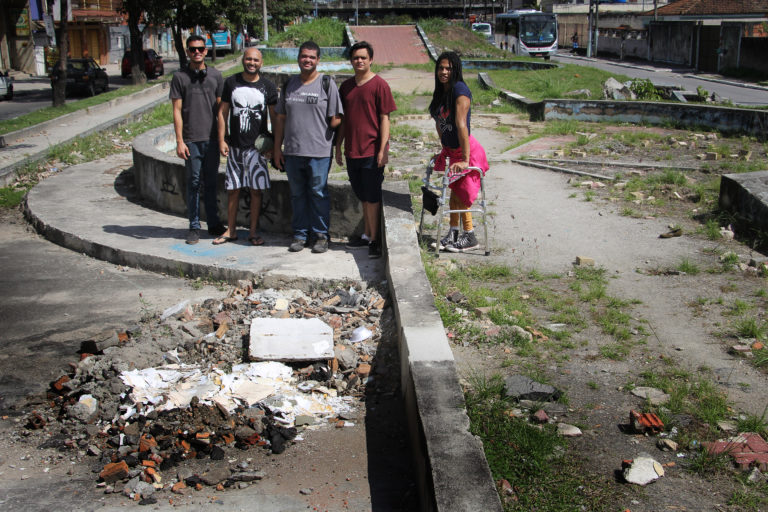 Moradores de São Gonçalo promovem revitalização da Praça Chico Mendes