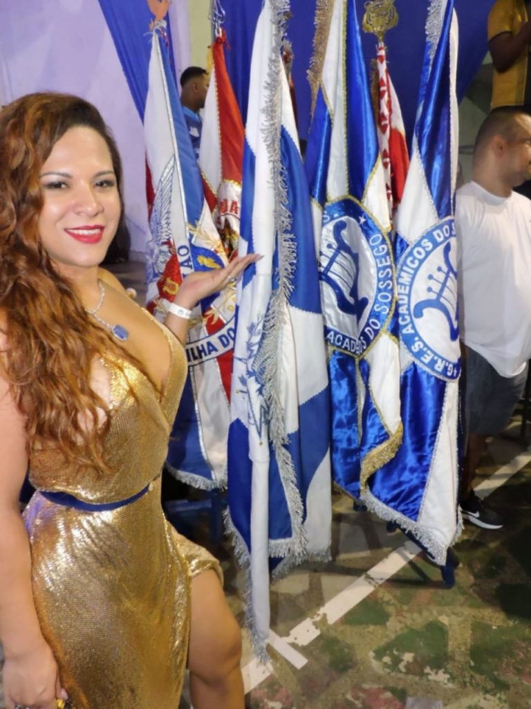 Musa da Sossego, Luciana Telles prestigia lançamento do carnaval 2020 da escola
