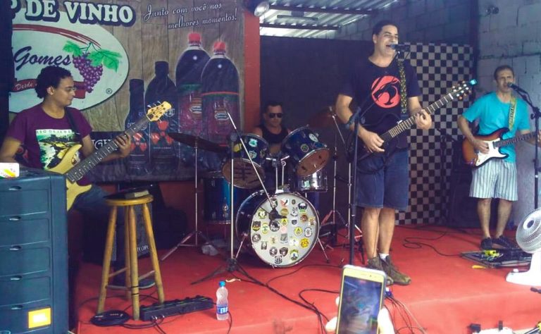 Banda Vietnã, liderada por baterista cego, faz show em São Gonçalo