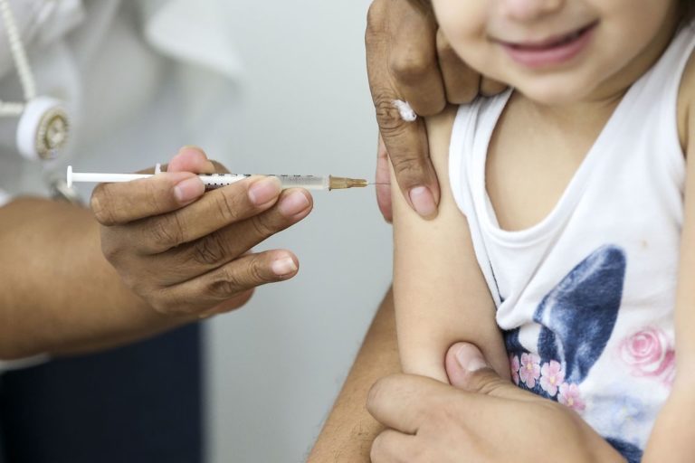 Niterói promove Dia D de vacinação contra sarampo e poliomielite