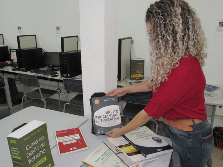 Biblioteca de São Gonçalo recebe doação de livros