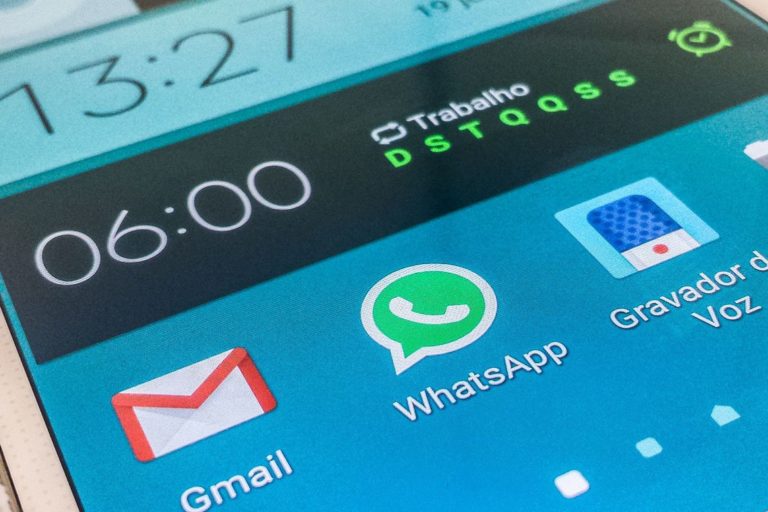 WhatsaApp é principal fonte de informação do brasileiro, diz pesquisa