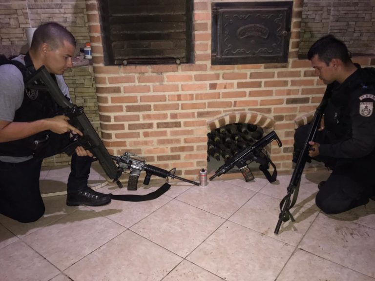 Um morto e dois fuzis apreendidos durante operação da PM em comunidade de São Gonçalo
