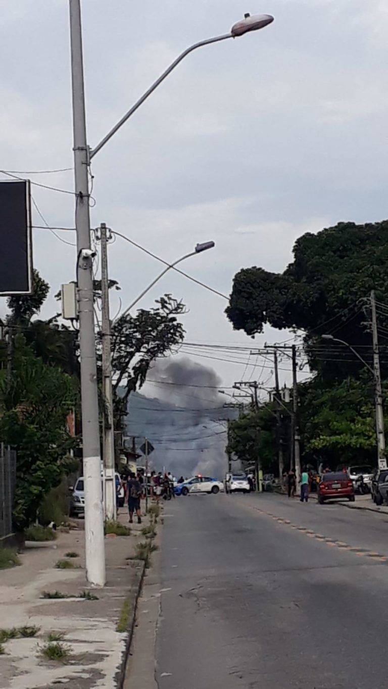 Confronto deixa dois mortos em Niterói e moradores protestam fechando estrada em Pendotiba