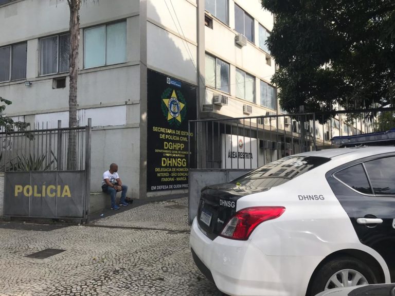 Homens invadem e matam dois dentro de casa em São Gonçalo