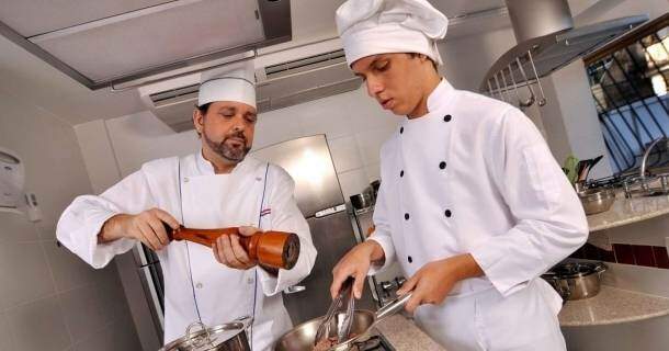 Curso gratuito vai formar auxiliares de cozinha em Niterói; veja como se inscrever