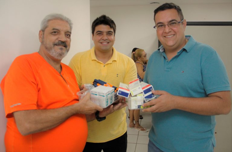 Prefeitura de São Gonçalo entrega kits para tratamento do diabetes