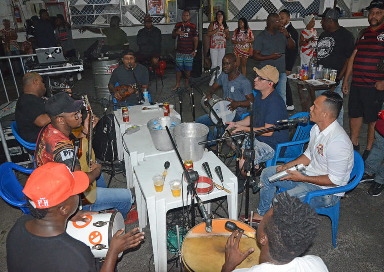Porto da Pedra realiza ensaio técnico com roda de samba nesta quarta-feira
