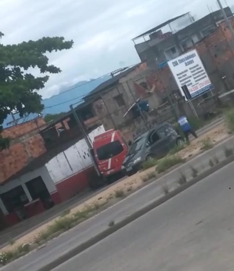 Arrastão em São Gonçalo termina com um preso dentro de van