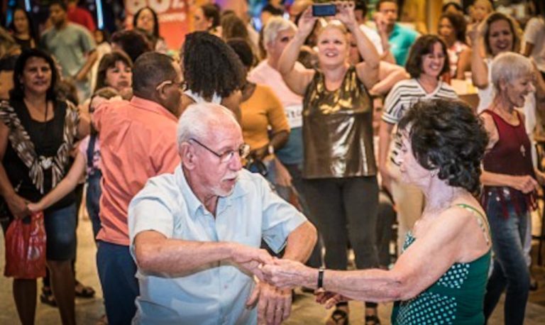 Prefeitura de Itaboraí promove baile de pré-carnaval para 3° idade