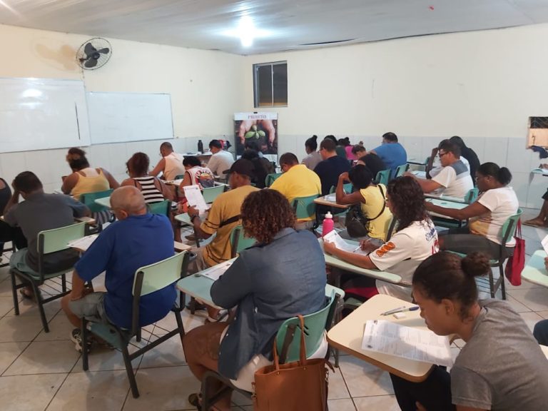 Projeto Germinar oferece aulas gratuitas para moradores de comunidade de Niterói e São Gonçalo