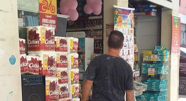 Coronavírus: Moradores de São Gonçalo reclamam da falta de álcool gel em farmácias e supermercados