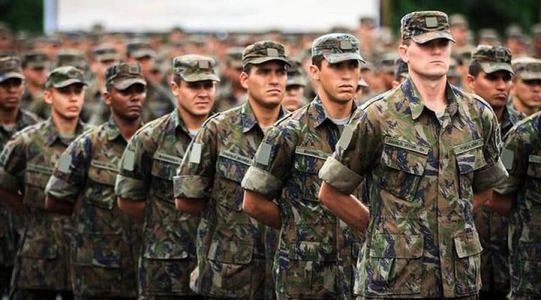 Exército lança processo seletivo para níveis técnico e superior com salários de até R$ 10.887,56. Confira as vagas:
