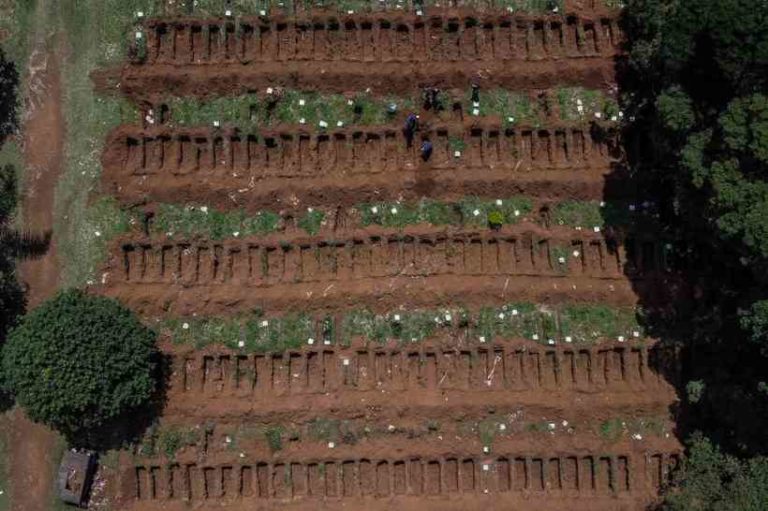 Coronavírus: Exército pede informações a prefeituras do RJ sobre sepultamento em massa