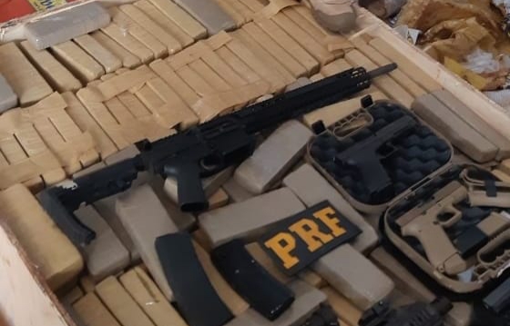 Polícia Federal apreende 7 toneladas de maconha e armas que viriam do Paraná para o Salgueiro, em São Gonçalo