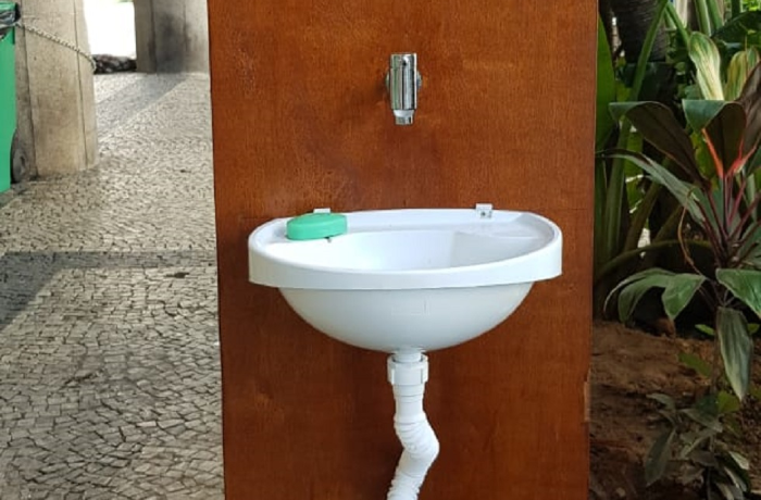 Projeto “Pia do Bem” instala lavatórios para higiene de moradores de rua