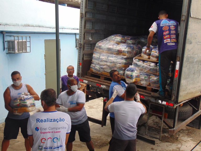 ‘Craque do Amanhã’ arrecada oito toneladas de alimentos para famílias de São Gonçalo