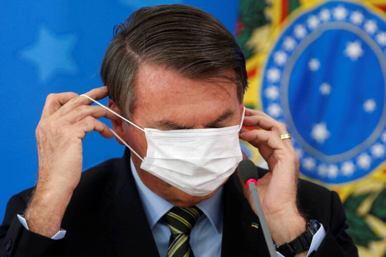 Ação judicial obriga Bolsonaro a usar máscara em locais públicos