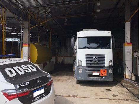 Policiais descobrem deposito onde eram realizados furtos de combustíveis na Baixada Fluminense
