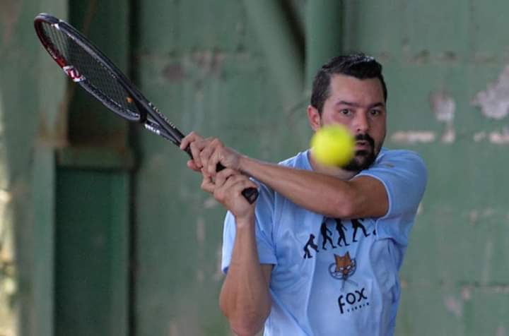 Escola de tênis quer popularizar esporte em São Gonçalo