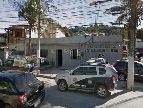 Policiais prendem mulher por tráfico de drogas em Maricá