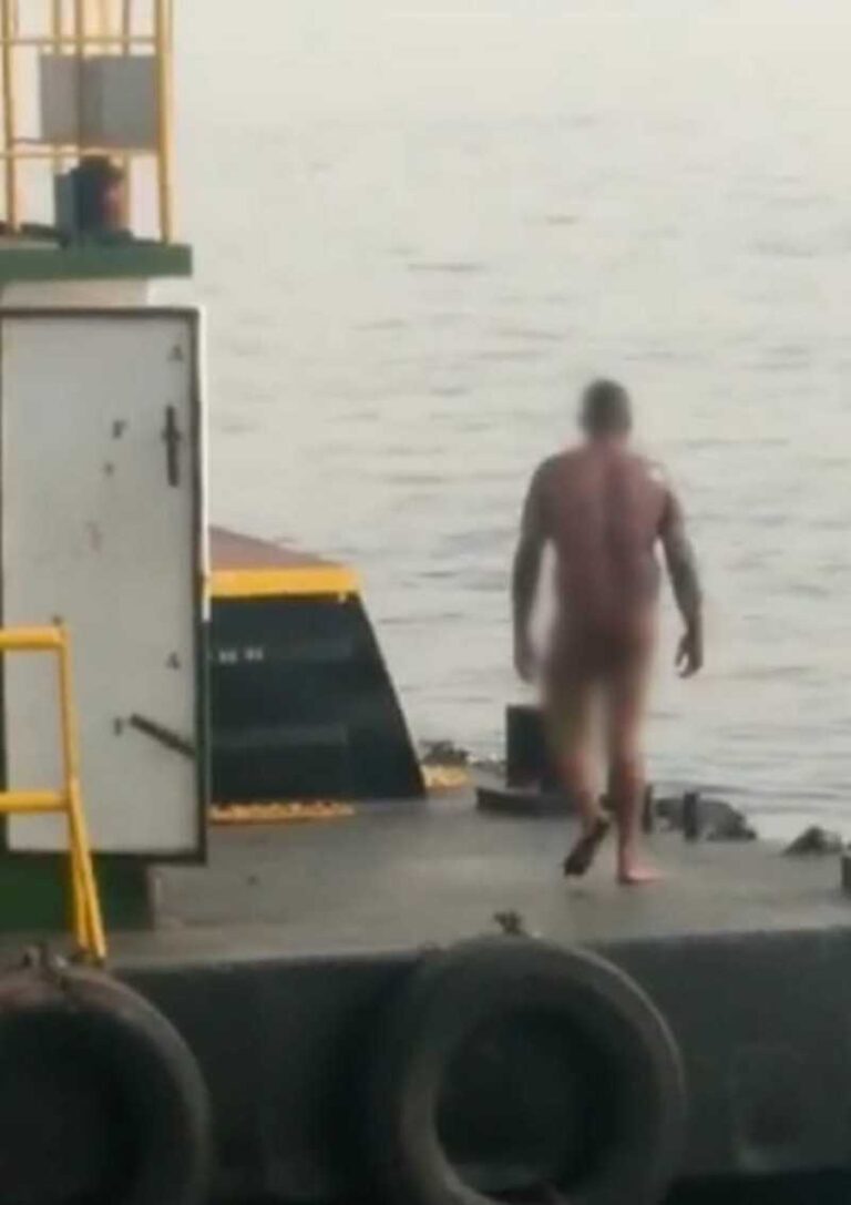 Homem que fez reféns em balsa na Baía de Guanabara estava pelado e em surto. Confira: O vídeo