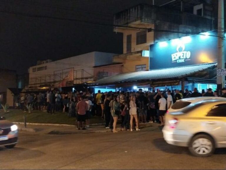 Em meio à pandemia, bar em São Gonçalo fica lotado de pessoas sem máscaras. Veja o vídeo: