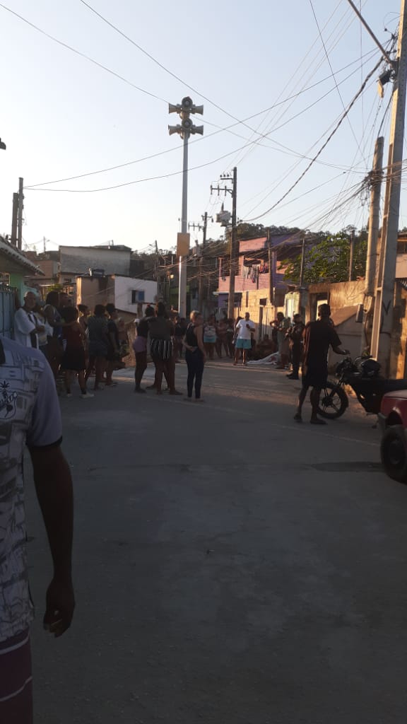 Moradores acusam policiais do DPO Lagoinha de executar jovem com problemas mentais no Caramujo