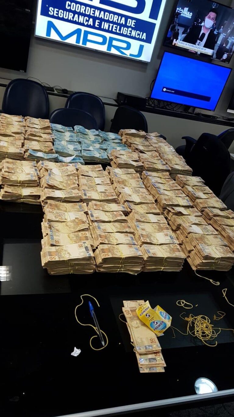 MP apreende R$ 8,5 milhões em dinheiro vivo em operação que prendeu ex-secretário de Saúde do Rio