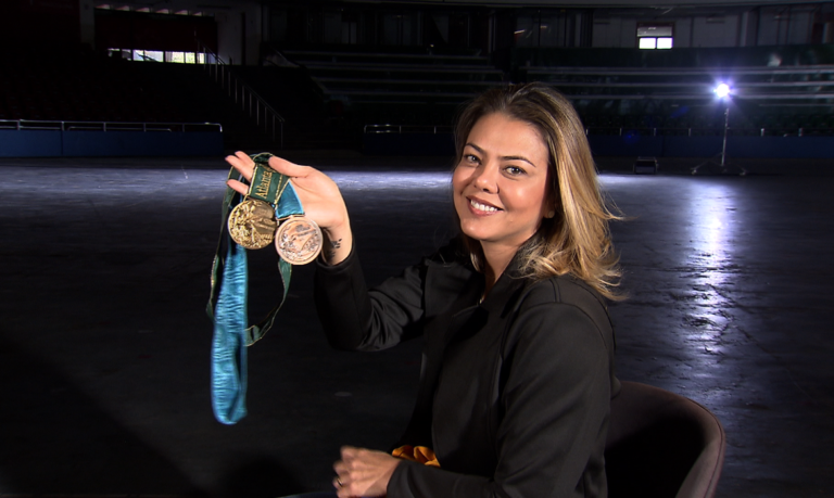 Ex-jogadora de vôlei e medalhista olímpica, Leila Barros confirma que contraiu covid-19