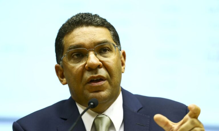 Mansueto é exonerado da Secretaria do Tesouro; Bruno Funchal é nomeado