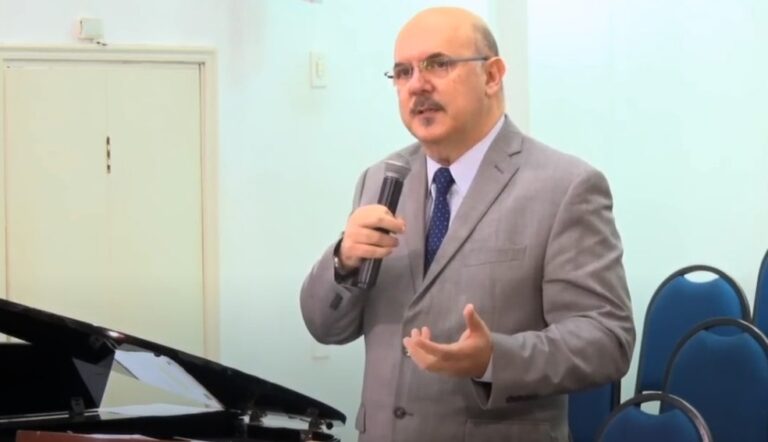 Bolsonaro nomeia pastor Milton Ribeiro como novo ministro da Educação