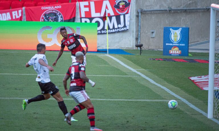 Flamengo perde para o Atlético mineiro na estreia do novo técnico