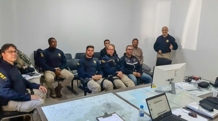 PRF ministra aula de drones para policiais da delegacia de Teresópolis