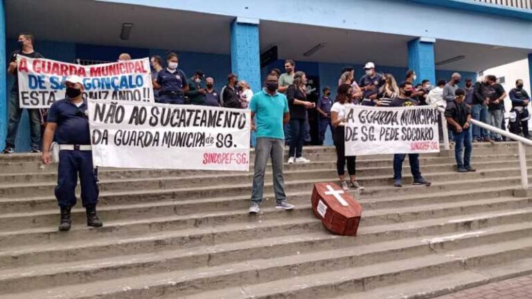 Em dia de paralisação, guardas municipais de São Gonçalo voltam a se manifestar na Prefeitura