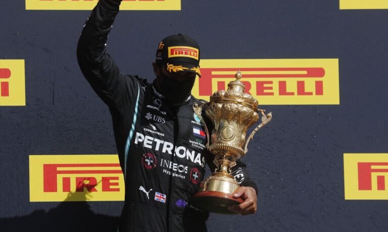 Lewis Hamilton vence GP da Inglaterra com pneu furado na última volta. Veja o vídeo: