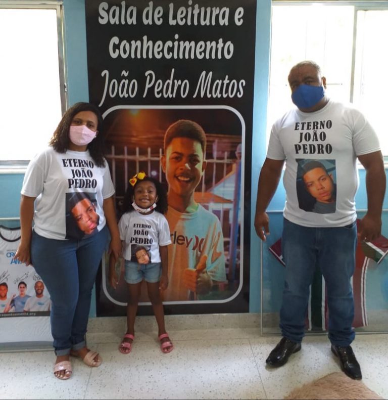 Sala de Leitura em Itaoca é batizada com o nome de João Pedro. Veja o vídeo: