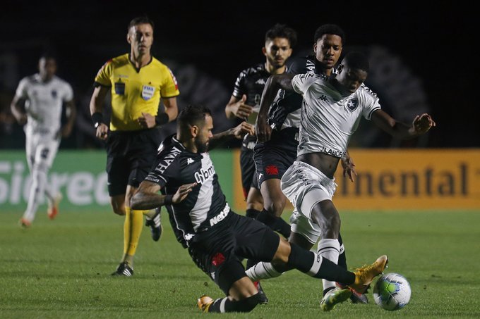 Botafogo segura empate com Vasco e avança na Copa do Brasil